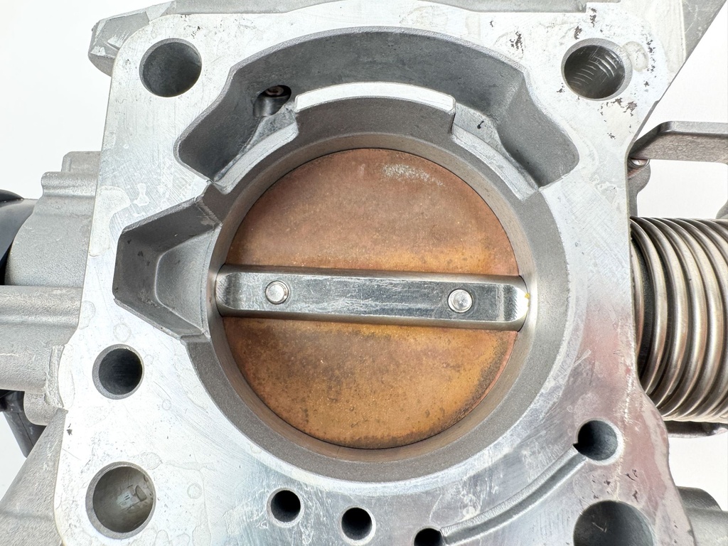 2017 Suzuki 115 HP 4 Stroke Outboard Throttle Body Assembly 13300-92J12 OEM