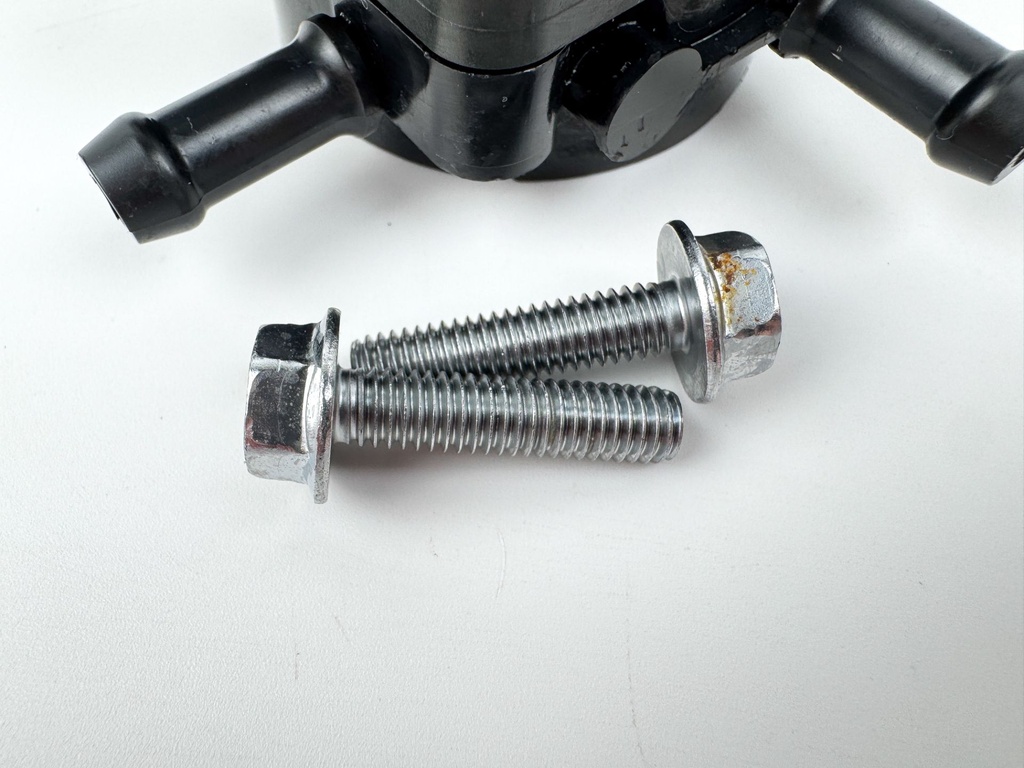 2017 Suzuki 115 HP 4 Stroke Outboard Fuel Pump 15100-90J11 OEM