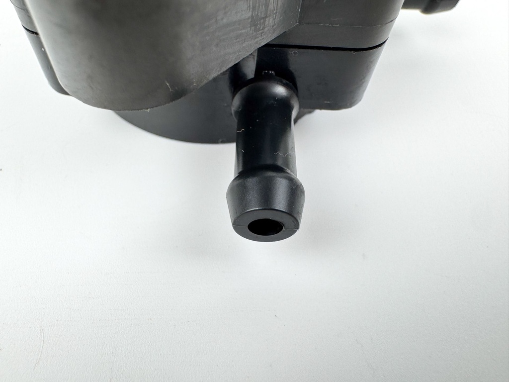 2017 Suzuki 115 HP 4 Stroke Outboard Fuel Pump 15100-90J11 OEM