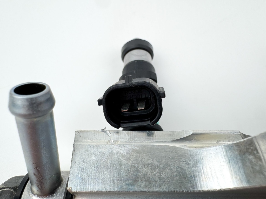 2017 Suzuki 115 HP 4 Stroke Outboard Fuel Injector Set W/ Rail 15710-82K50 OEM