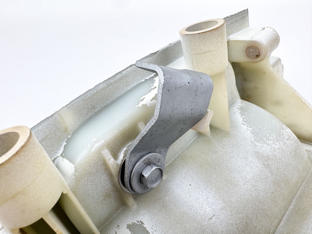 2017 Suzuki 115 HP 4 Stroke Outboard Front Panel Cowling Assembly 61831-90J12-Y5S OEM