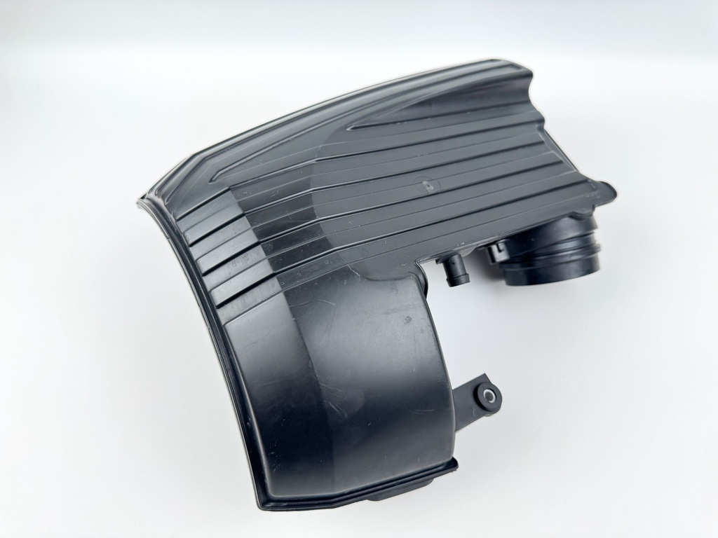 2017 Suzuki 115 HP 4 Stroke Outboard Intake Air Silencer Assembly 13810-90J01 OEM