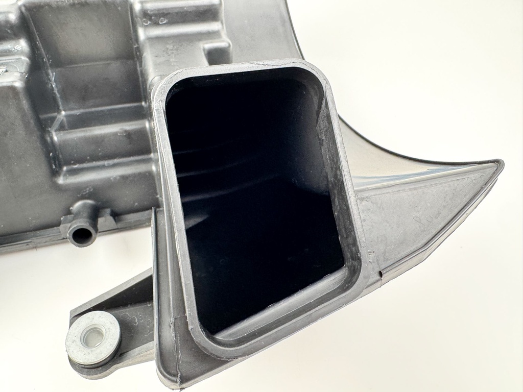 2017 Suzuki 115 HP 4 Stroke Outboard Intake Air Silencer Assembly 13810-90J01 OEM