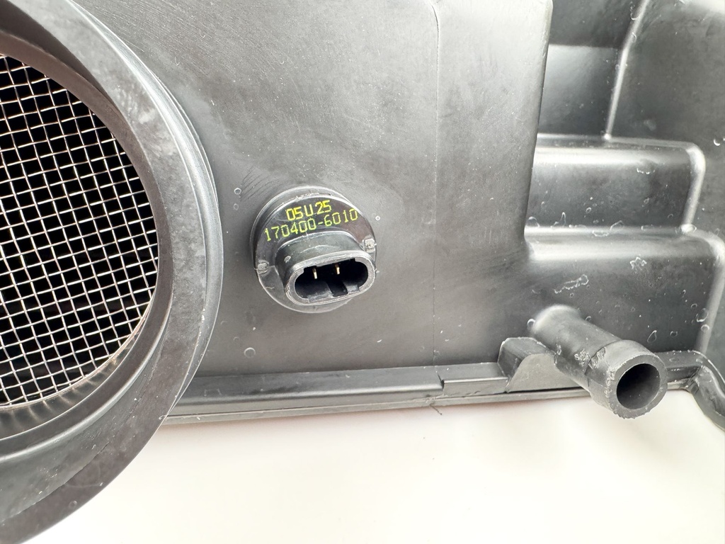 2017 Suzuki 115 HP 4 Stroke Outboard Intake Air Silencer Assembly 13810-90J01 OEM