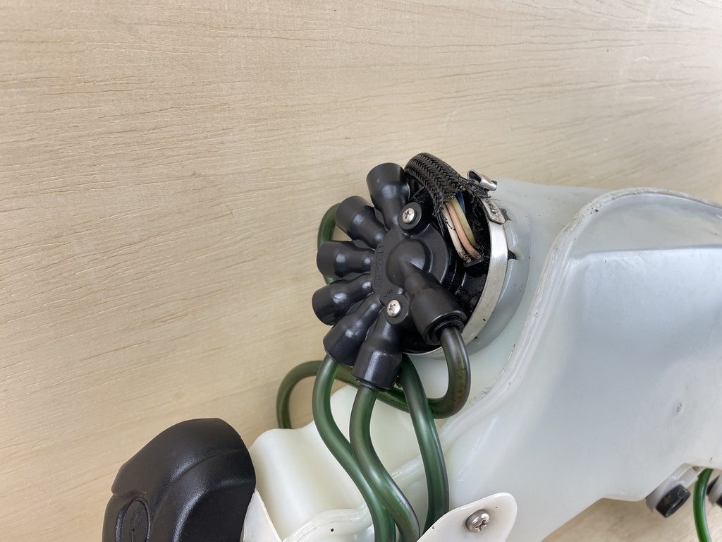 2006 Evinrude 90HP Etec 2 Stroke Outboard Oil Tank With Pump 5005804