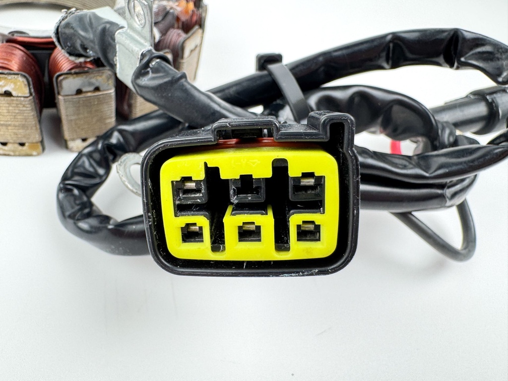 2005 Yamaha 115 HP 4 Stroke Outboard Stator Assembly 68V-81410-00-00 OEM