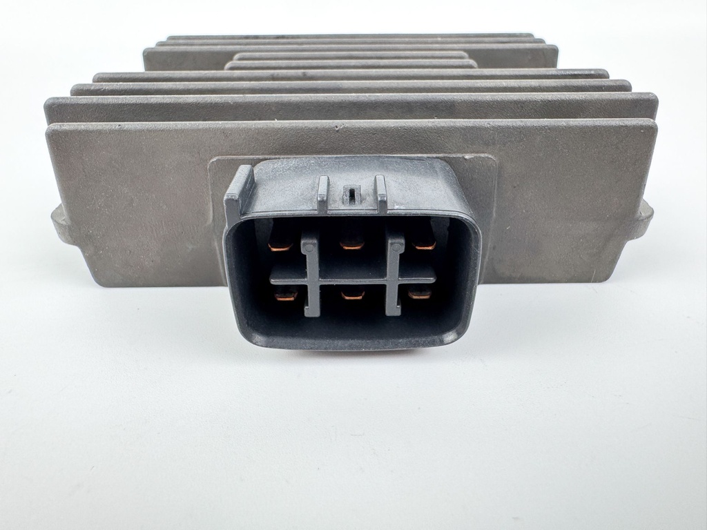 2005 Yamaha 115 HP 4 Stroke Outboard Rectifier & Regulator 68V-81960-00-00 OEM