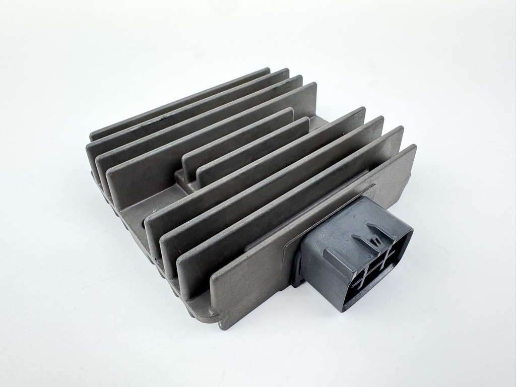 2005 Yamaha 115 HP 4 Stroke Outboard Rectifier & Regulator 68V-81960-00-00 OEM