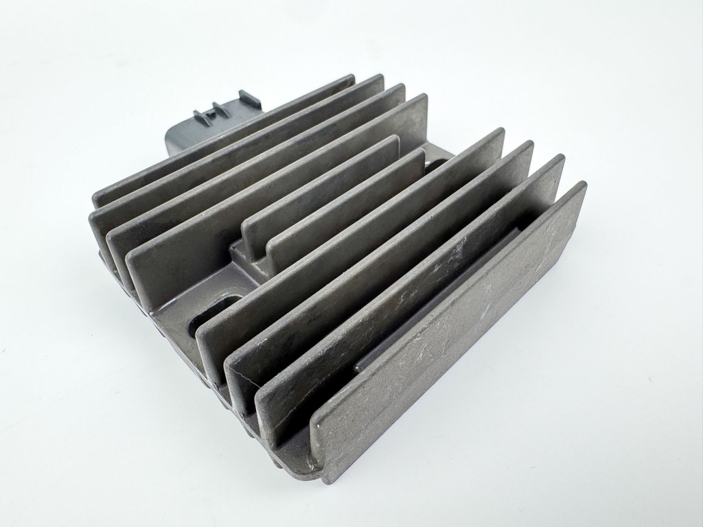 2005 Yamaha 115 HP 4 Stroke Outboard Rectifier & Regulator 68V-81960-00-00 OEM