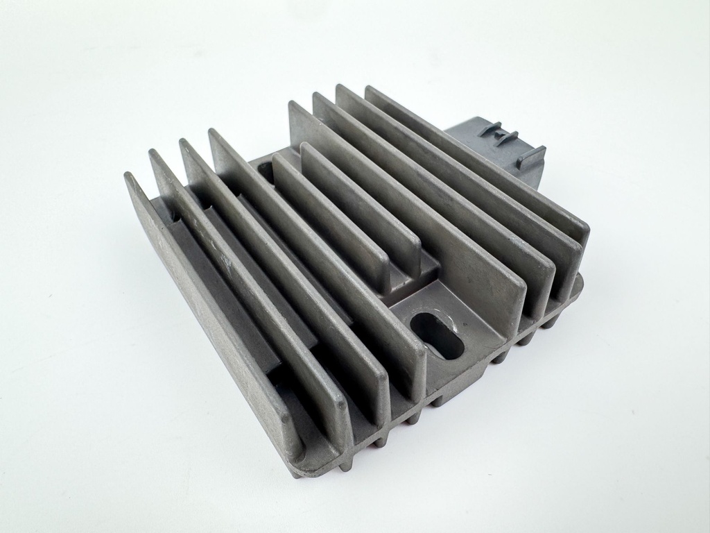 2005 Yamaha 115 HP 4 Stroke Outboard Rectifier & Regulator 68V-81960-00-00 OEM