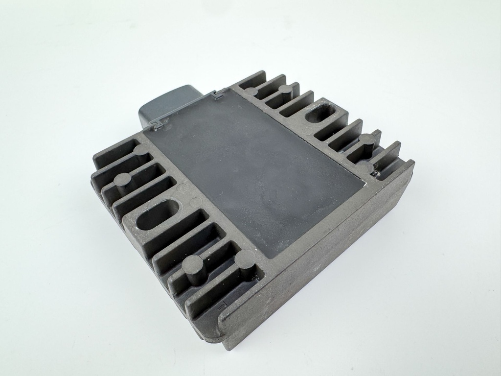 2005 Yamaha 115 HP 4 Stroke Outboard Rectifier & Regulator 68V-81960-00-00 OEM