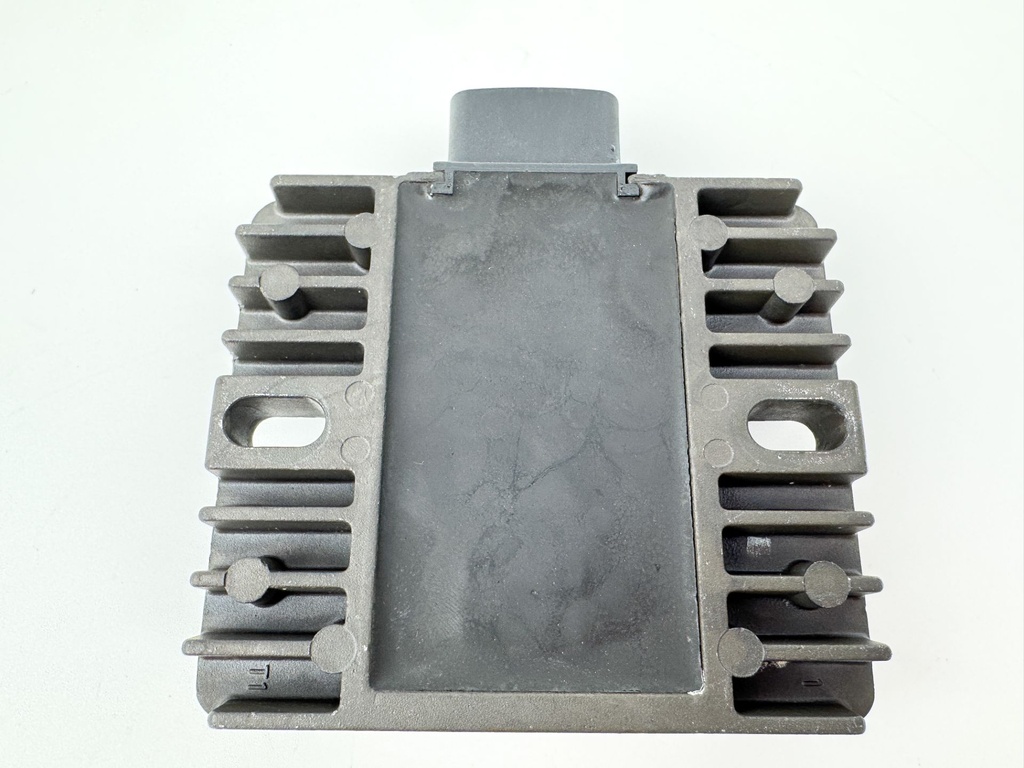 2005 Yamaha 115 HP 4 Stroke Outboard Rectifier & Regulator 68V-81960-00-00 OEM