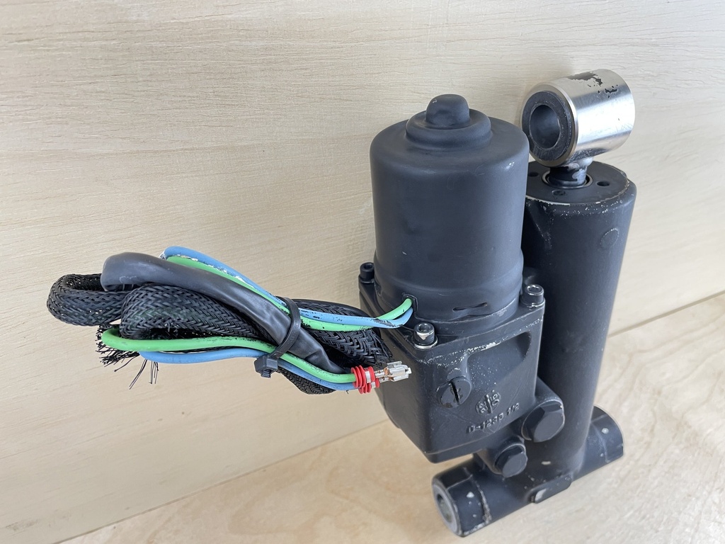 Evinrude Etec 70 90 115 130 HP Outboard Trim & Tilt Assembly 5005756 5008949