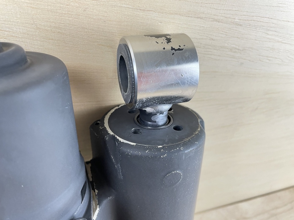 Evinrude Etec 70 90 115 130 HP Outboard Trim & Tilt Assembly 5005756 5008949