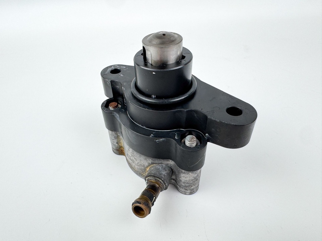 2005 Yamaha 115 HP 4 Stroke Outboard Fuel Pump 68V-24410-00-00 OEM