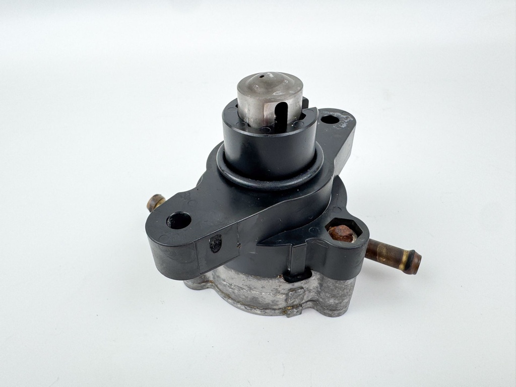 2005 Yamaha 115 HP 4 Stroke Outboard Fuel Pump 68V-24410-00-00 OEM