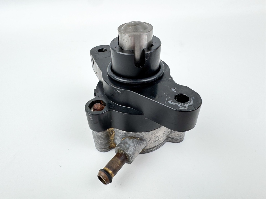 2005 Yamaha 115 HP 4 Stroke Outboard Fuel Pump 68V-24410-00-00 OEM