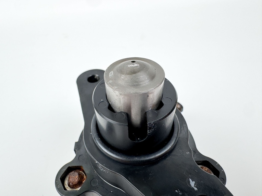 2005 Yamaha 115 HP 4 Stroke Outboard Fuel Pump 68V-24410-00-00 OEM