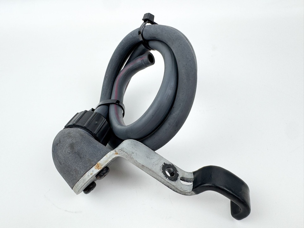 2005 Yamaha 115 HP 4 Stroke Outboard Fresh Water Flush Port 67F-12535-01-00 OEM