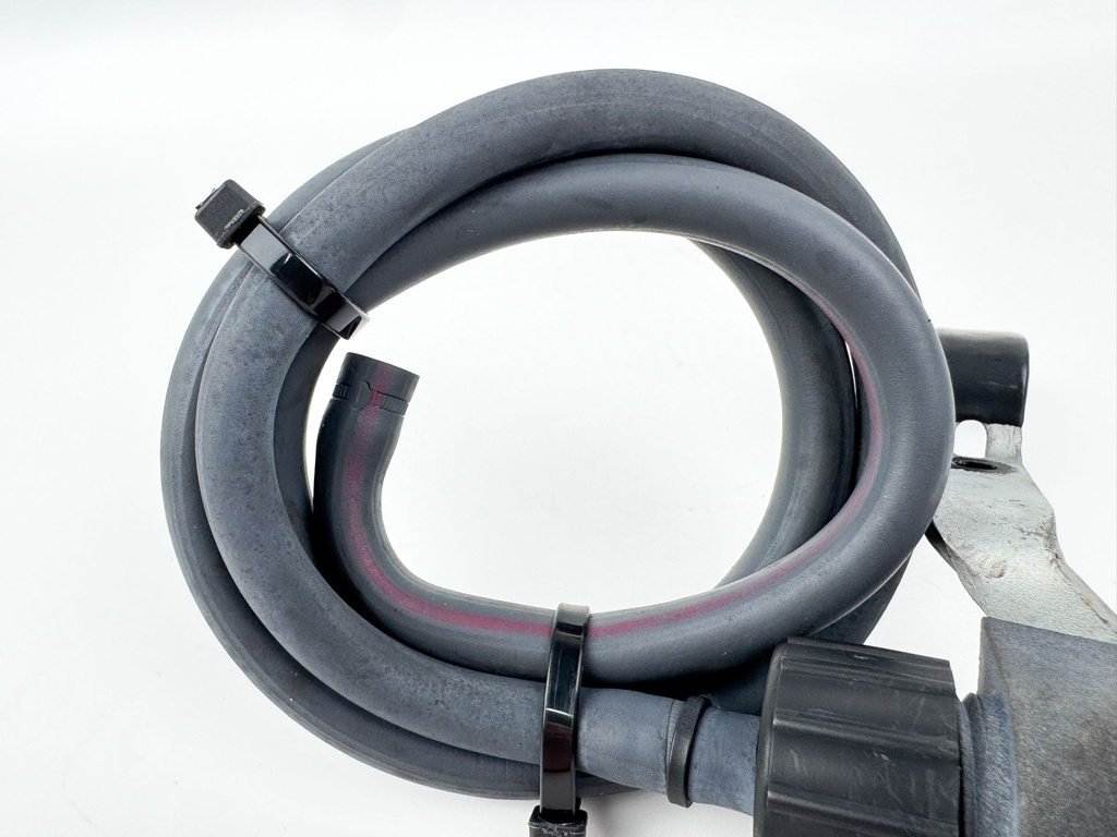 2005 Yamaha 115 HP 4 Stroke Outboard Fresh Water Flush Port 67F-12535-01-00 OEM