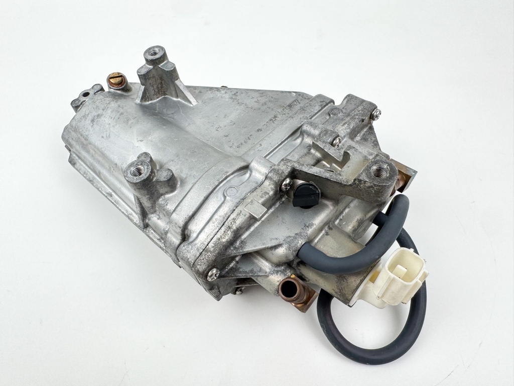 2005 Yamaha 115 HP 4 Stroke Outboard VST Float Chamber Assembly 68V-14180-02-00 OEM