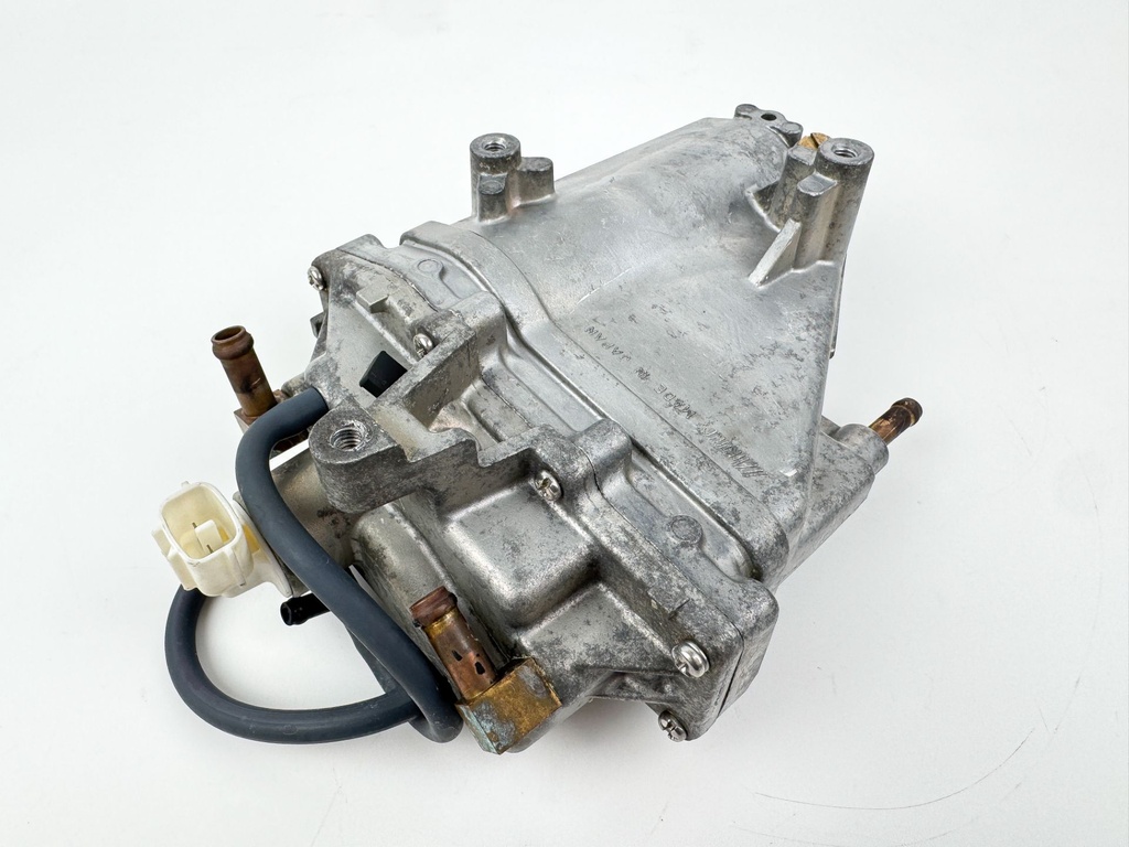 2005 Yamaha 115 HP 4 Stroke Outboard VST Float Chamber Assembly 68V-14180-02-00 OEM