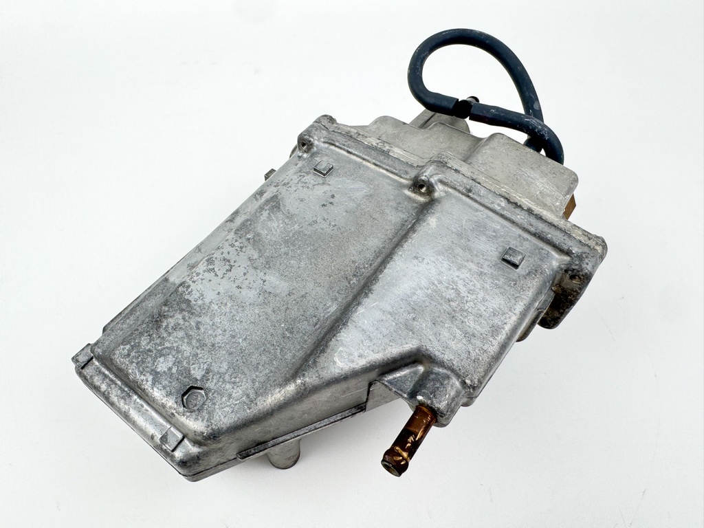 2005 Yamaha 115 HP 4 Stroke Outboard VST Float Chamber Assembly 68V-14180-02-00 OEM