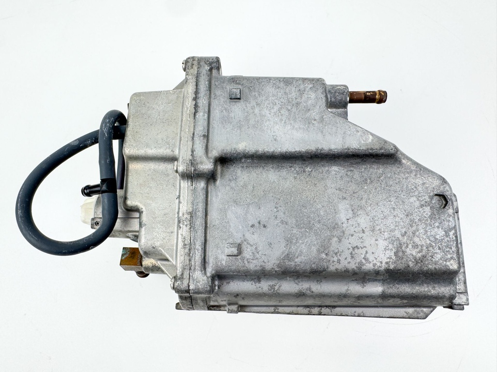 2005 Yamaha 115 HP 4 Stroke Outboard VST Float Chamber Assembly 68V-14180-02-00 OEM