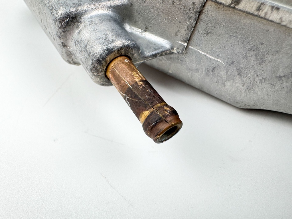 2005 Yamaha 115 HP 4 Stroke Outboard VST Float Chamber Assembly 68V-14180-02-00 OEM