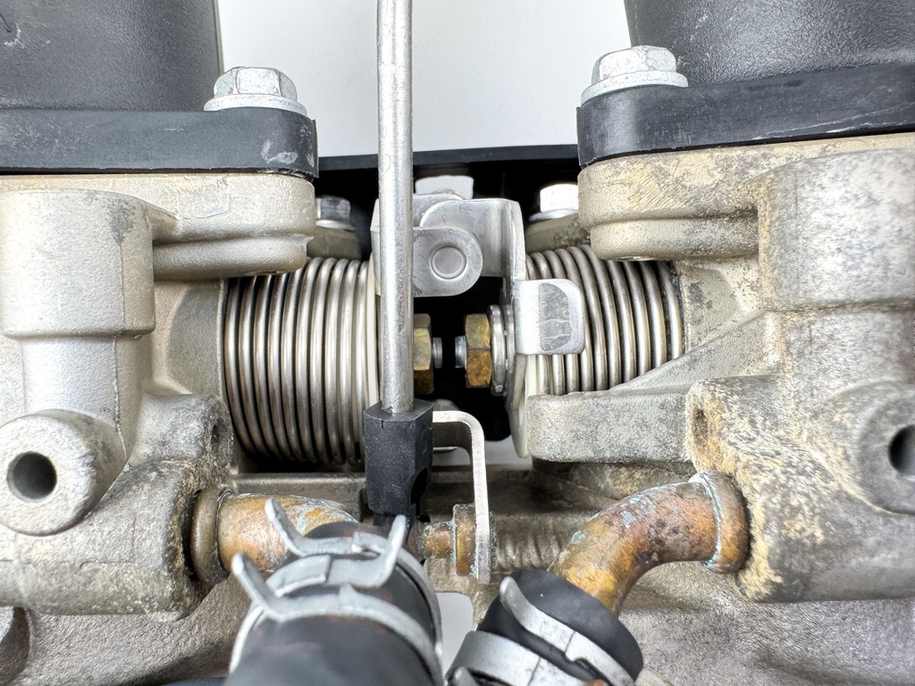 2005 Yamaha 115 HP 4 Stroke Outboard Intake Manifold & Throttle Body 68V-14200-03-00 OEM