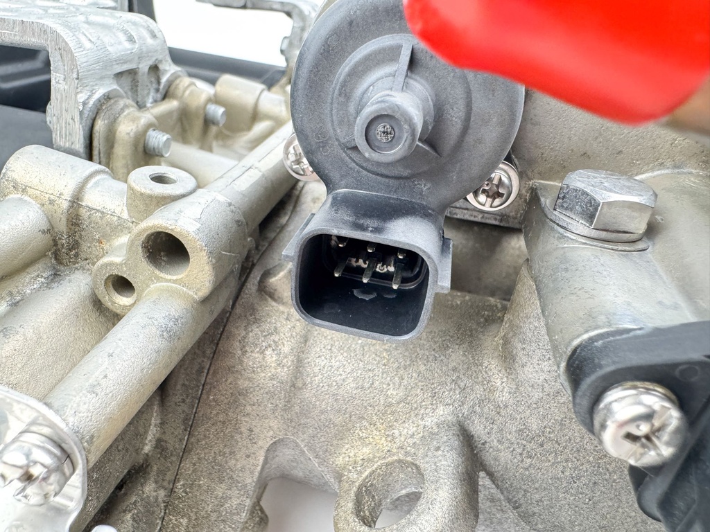 2005 Yamaha 115 HP 4 Stroke Outboard Intake Manifold & Throttle Body 68V-14200-03-00 OEM