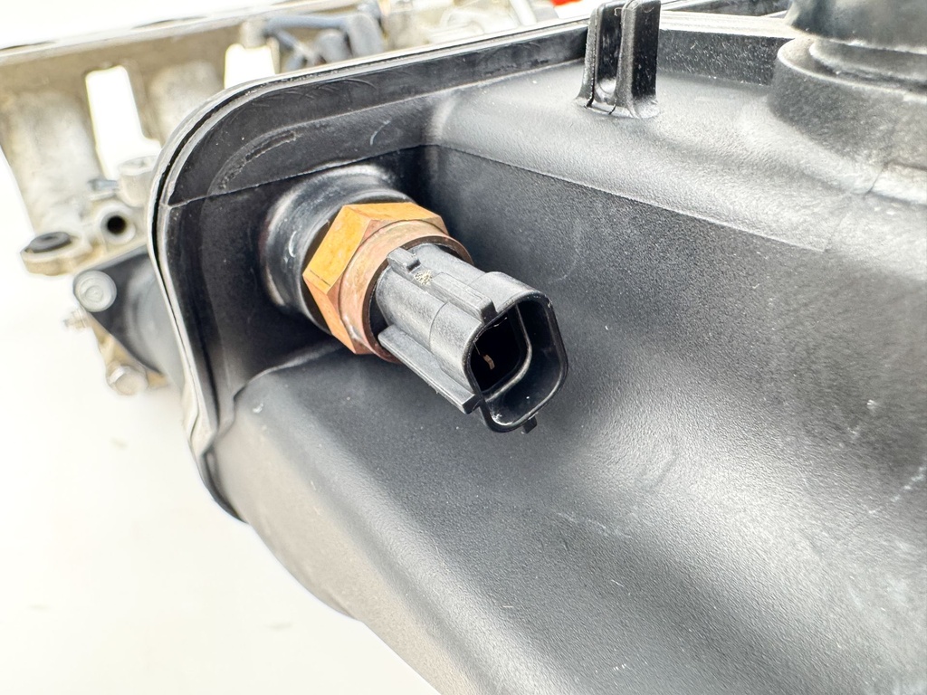 2005 Yamaha 115 HP 4 Stroke Outboard Intake Manifold & Throttle Body 68V-14200-03-00 OEM