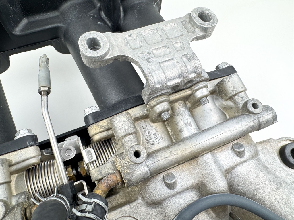 2005 Yamaha 115 HP 4 Stroke Outboard Intake Manifold & Throttle Body 68V-14200-03-00 OEM