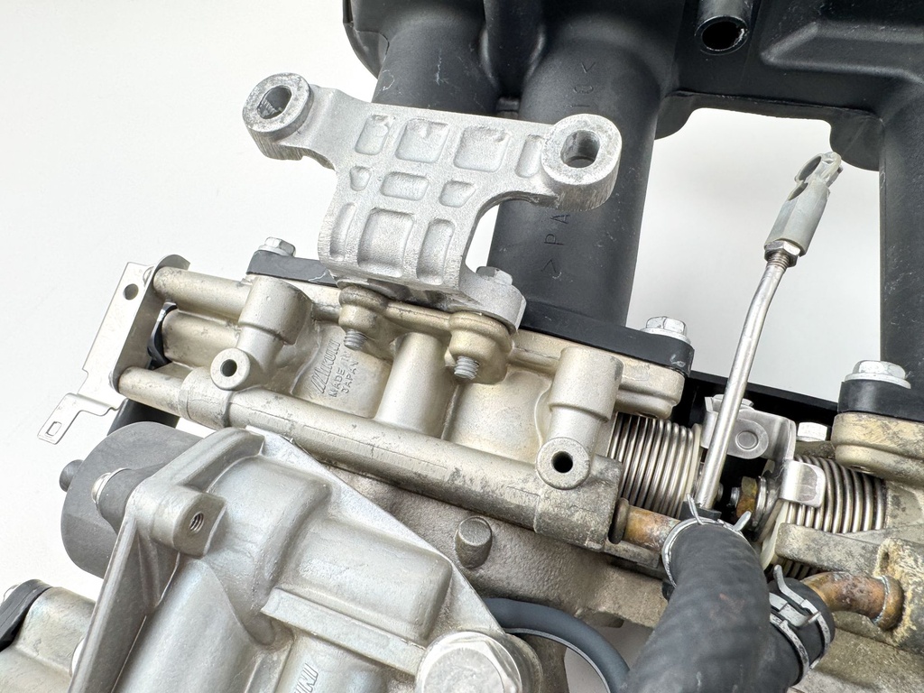 2005 Yamaha 115 HP 4 Stroke Outboard Intake Manifold & Throttle Body 68V-14200-03-00 OEM