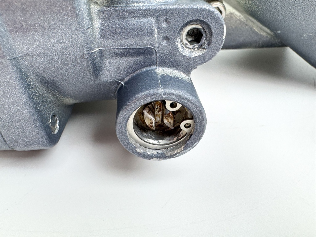 2005 Yamaha 115 HP 4 Stroke Outboard Power Trim Tilt Unit 68V-43800-04-00 OEM