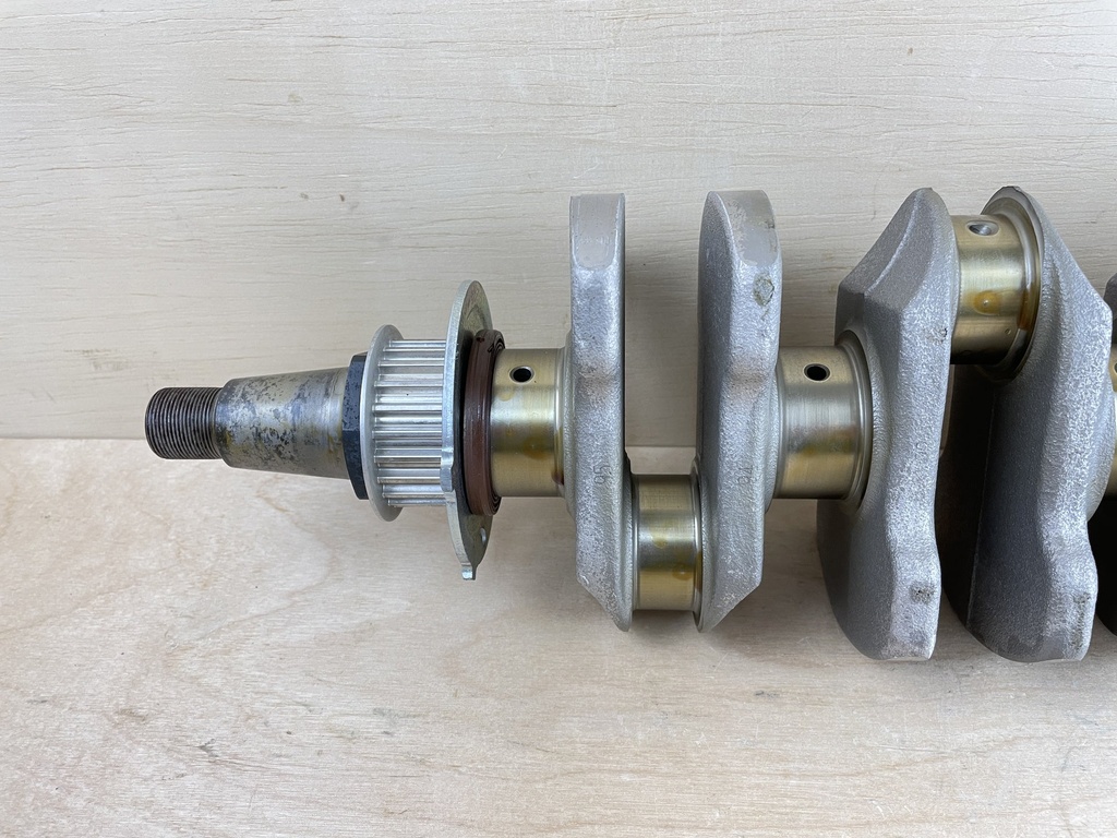 2011 Yamaha 90HP F90 4 Stroke Crankshaft Assembly 6D8-11411-01-00