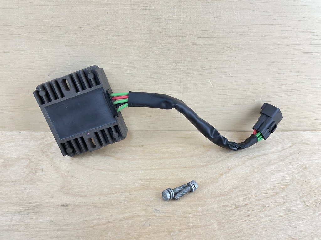 2011 Yamaha 90HP F90 4 Stroke Outboard Rectifier Regulator Assembly 6D8-81960-10-00