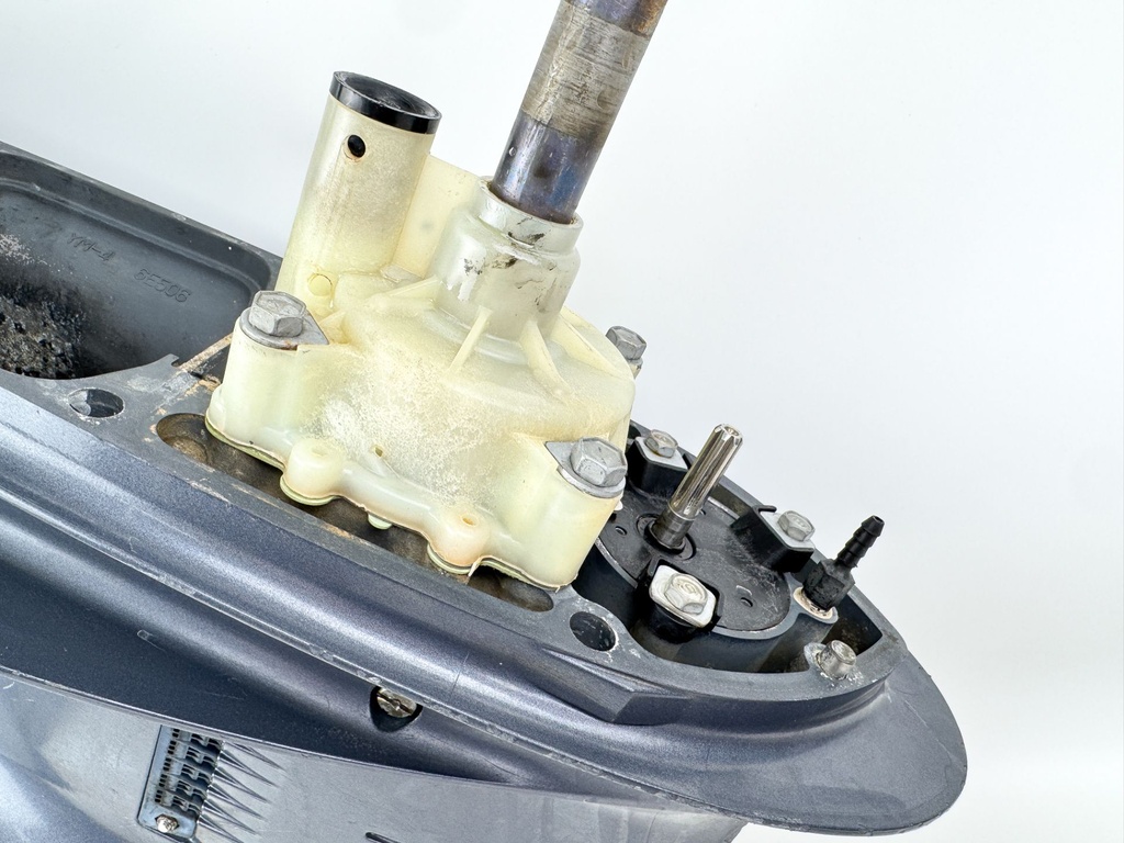 2000-2015  Yamaha 115HP 4 Stroke Outboard 20" Lower Unit Gear Case 68V-45300-12-8D