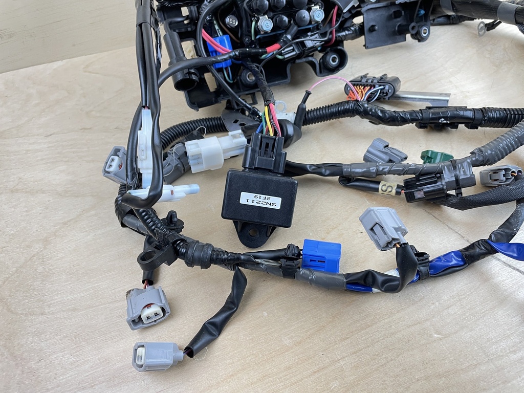 2011 Yamaha 90HP F90 4 Stroke Outboard Engine Wire Harness Assembly 6D8-82590-33-00