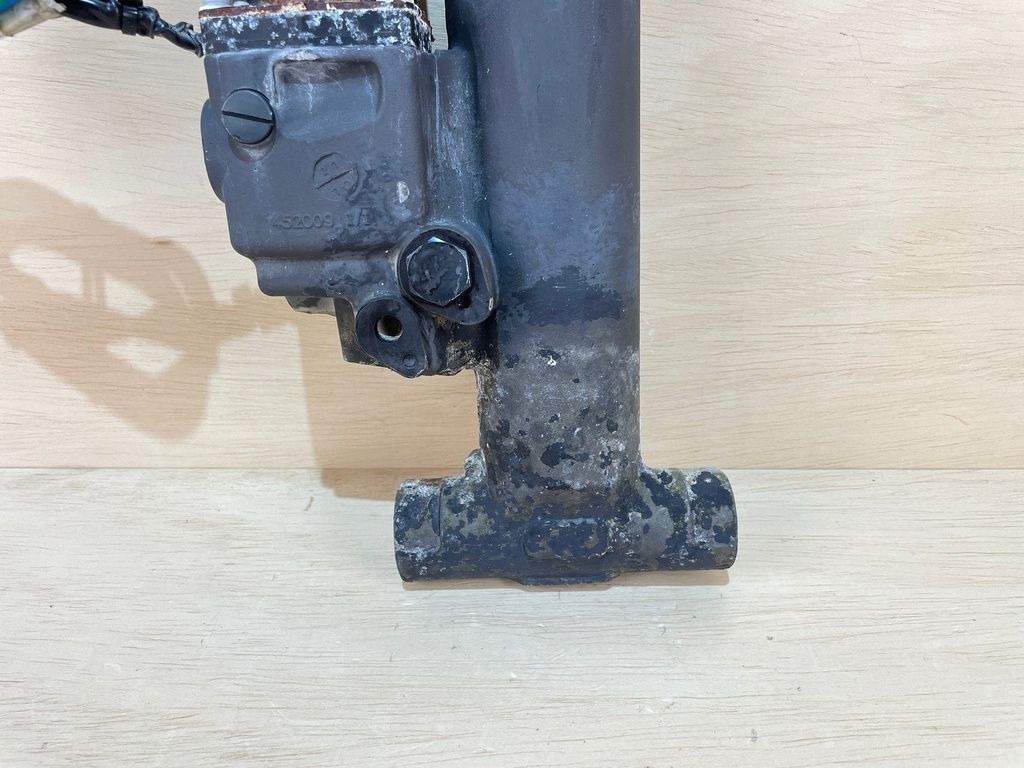 2008 Evinrude Etec 115HP Outboard Trim & Tilt Assembly 5005756 5008949