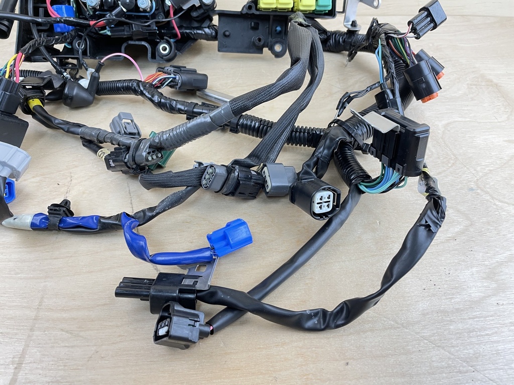 2011 Yamaha 90HP F90 4 Stroke Outboard Engine Wire Harness Assembly 6D8-82590-33-00