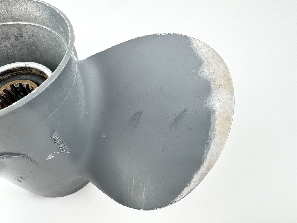 1999 Honda 50 HP 4 Stroke Outboard Propeller 58130-ZV5-000ZA OEM