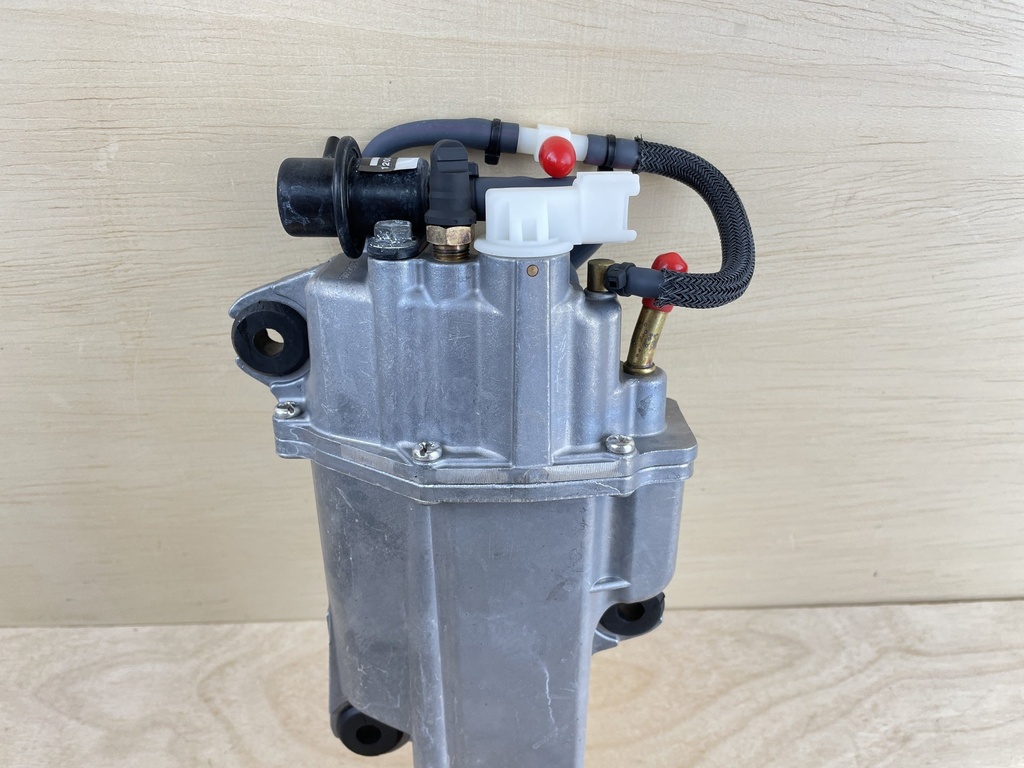 2011 Yamaha 90HP F90 4 Stroke Outboard Float Chamber Assembly 6D8-14180-42-00