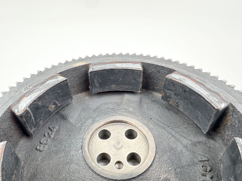 1999 Honda 50 HP 4 Stroke Outboard Flywheel 31630-ZV5-911 W/ Charging System