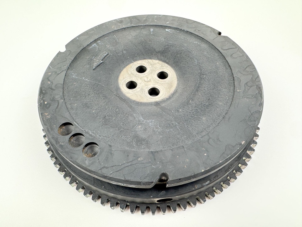 1999 Honda 50 HP 4 Stroke Outboard Flywheel 31630-ZV5-911 W/ Charging System