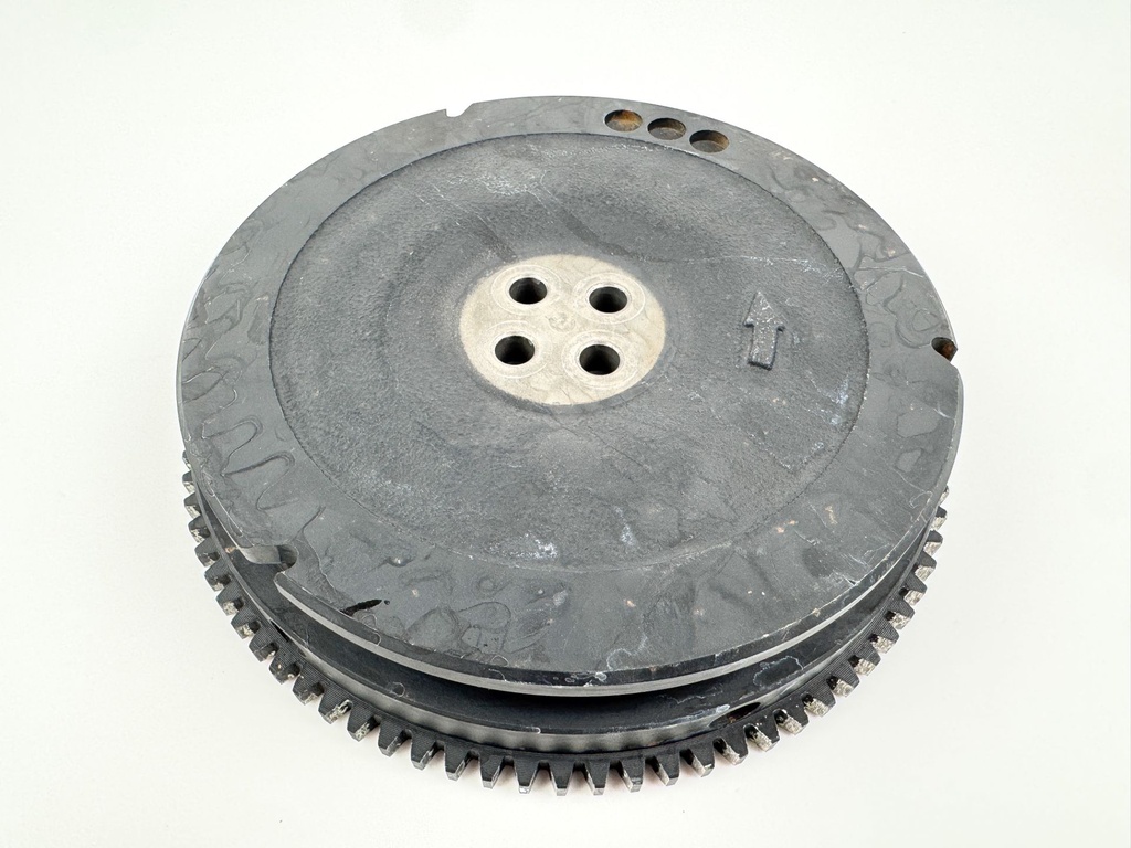 1999 Honda 50 HP 4 Stroke Outboard Flywheel 31630-ZV5-911 W/ Charging System