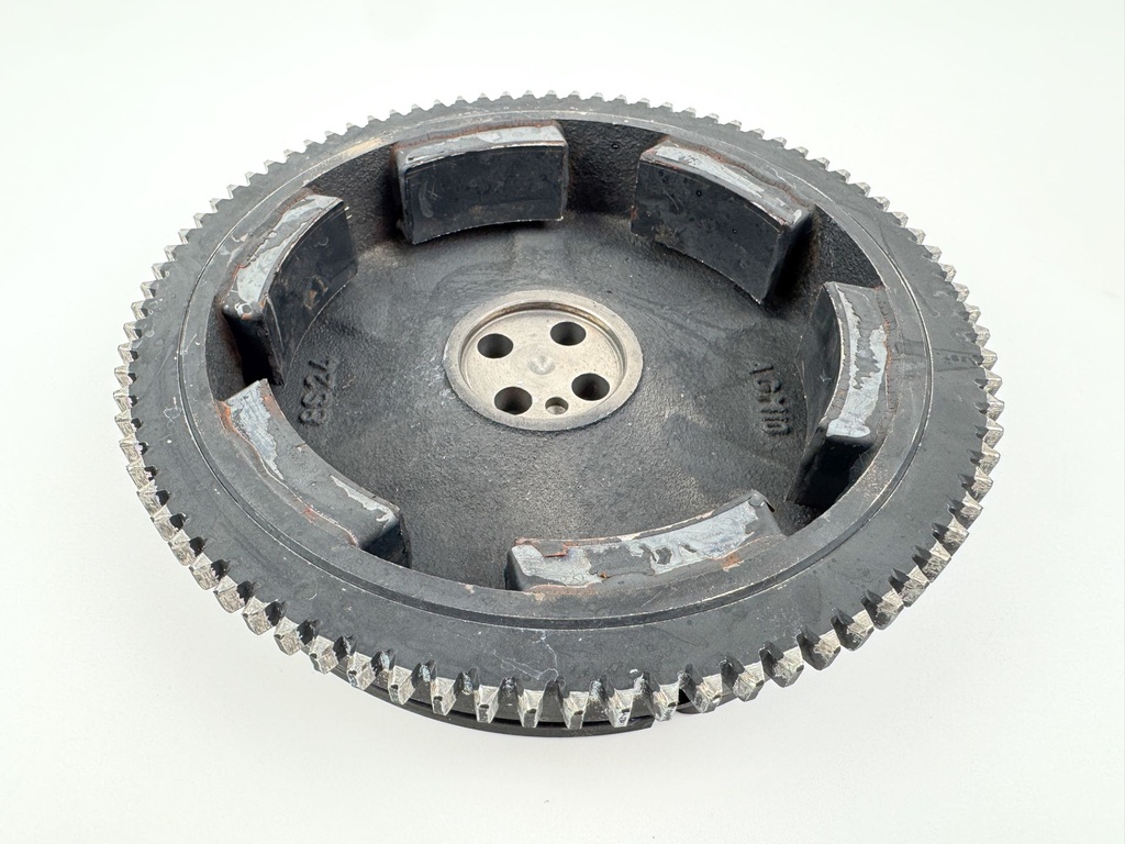 1999 Honda 50 HP 4 Stroke Outboard Flywheel 31630-ZV5-911 W/ Charging System