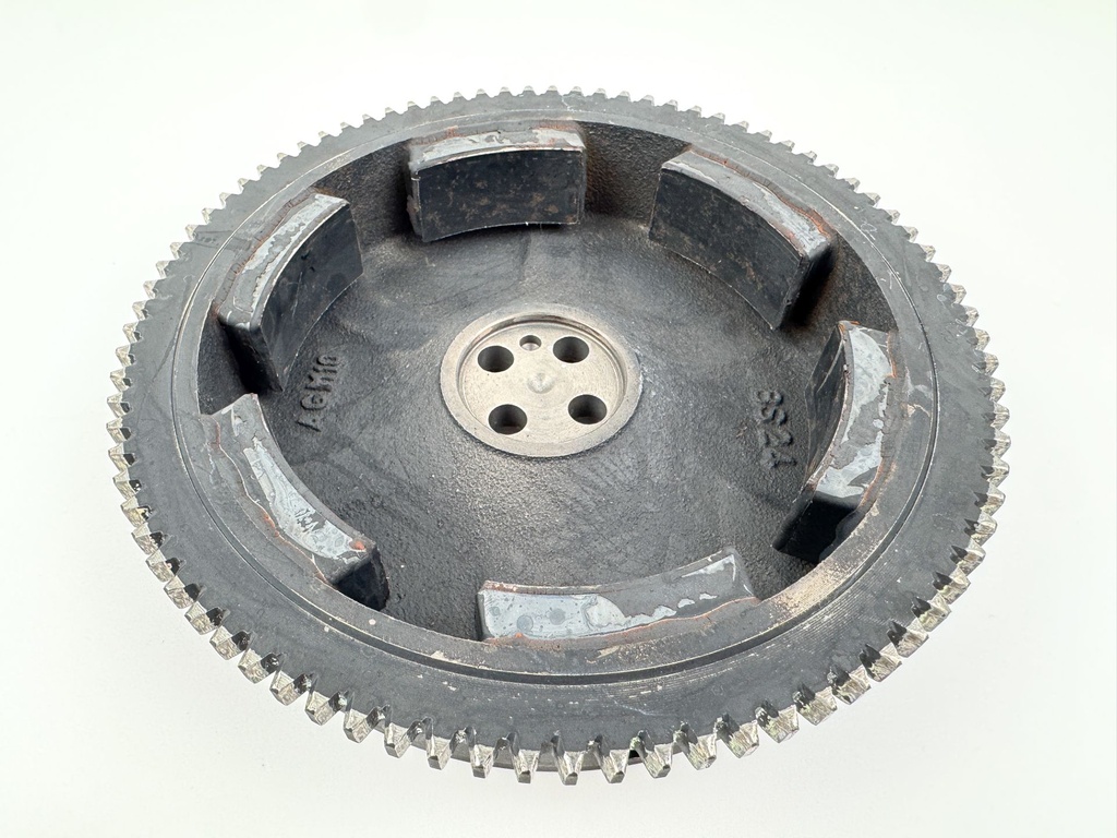 1999 Honda 50 HP 4 Stroke Outboard Flywheel 31630-ZV5-911 W/ Charging System