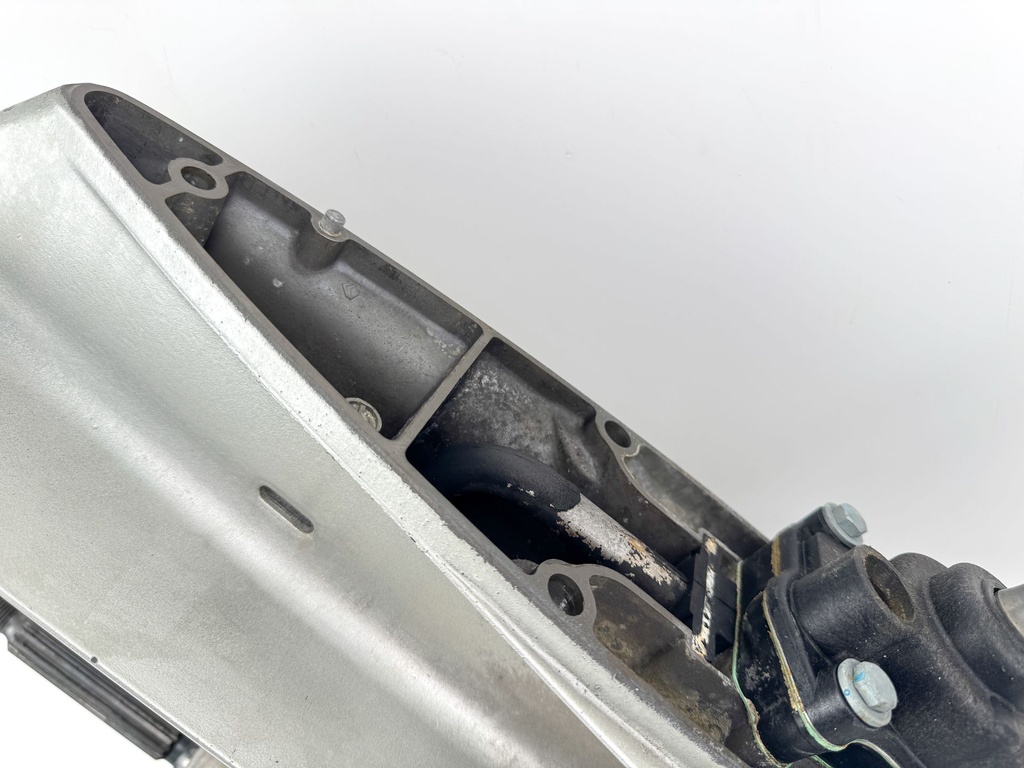 1999 Honda 50 HP 4 Stroke Outboard 20" Lower Unit Gear Case 41100-ZW4-H13ZA OEM