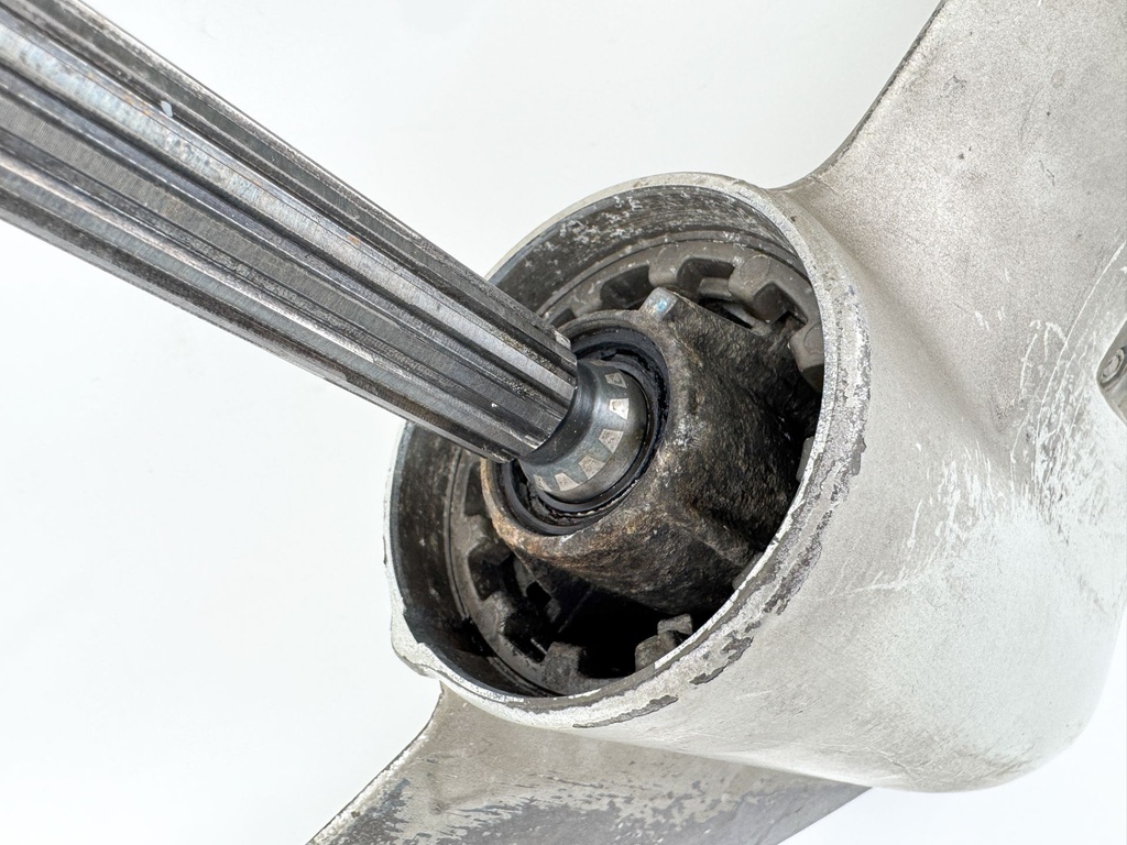 1999 Honda 50 HP 4 Stroke Outboard 20" Lower Unit Gear Case 41100-ZW4-H13ZA OEM